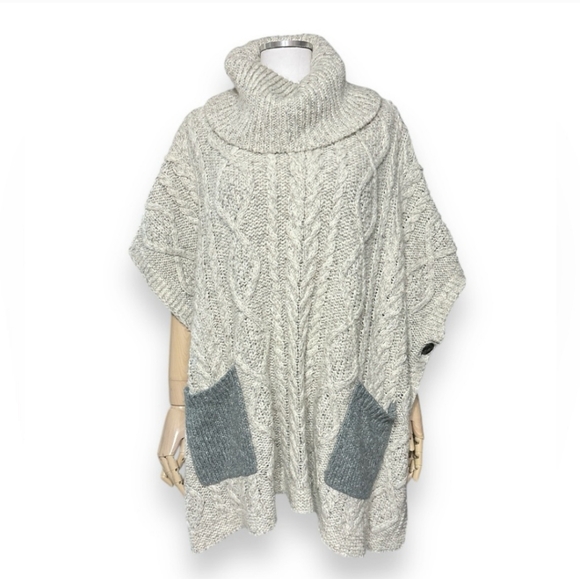 LED LUXE ESSENTIALS DENIM Cable Knit Turtleneck Poncho Cape Contrast Pockets - Picture 7 of 7